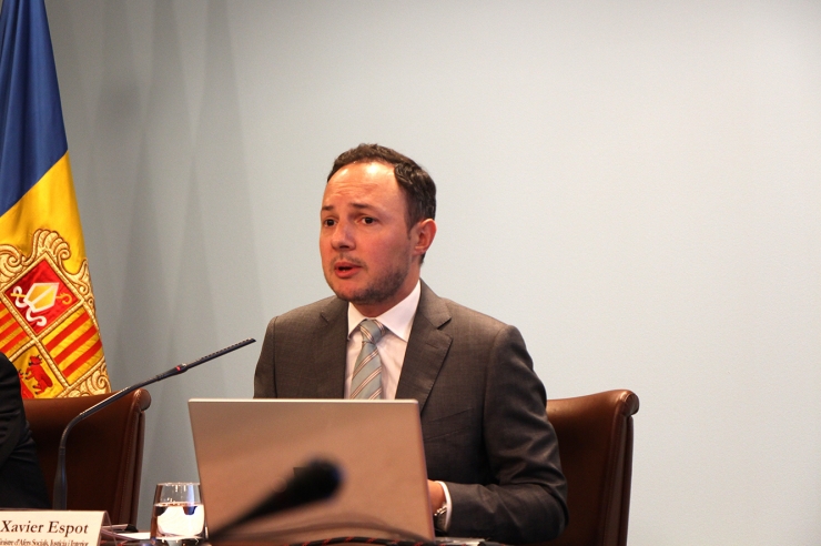 El ministre d'Afers Socials, Justícia i Interior, Xavier Espot, durant la roda de premsa posterior al consell de ministres en què ha explicat el projecte de llei.