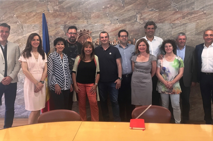 Els responsables de la proposta amb els cònsols major i menor d'Andorra la Vella, Conxita Marsol i Marc Pons.