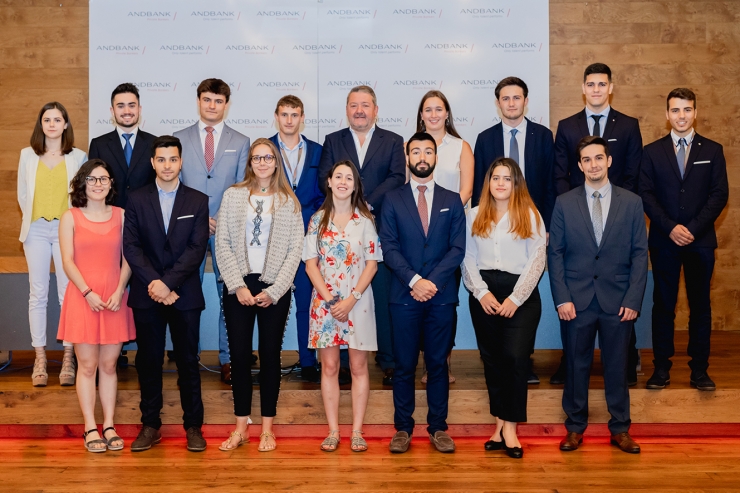 Andbank ha incorporat aquest dilluns vint joves en el seu programa de pràctiques d'estiu.