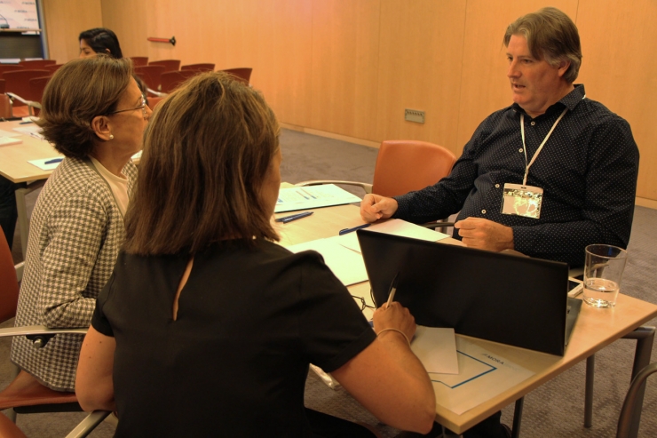 Un moment de la sessió d''Speed Mentoring', on un dels finalistes del Lab Impact Andorra s'entrevista amb professionals.
