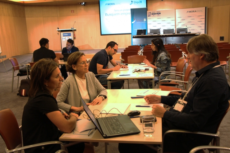 Un moment de la sessió d''Speed Mentoring' entre els finalistes del Lab Impact Andorra i professionals de diversos sectors.