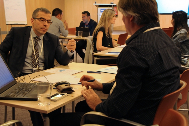 Un moment de la sessió d''Speed Mentoring', on un dels finalistes del Lab Impact Andorra s'entrevista amb un professional.