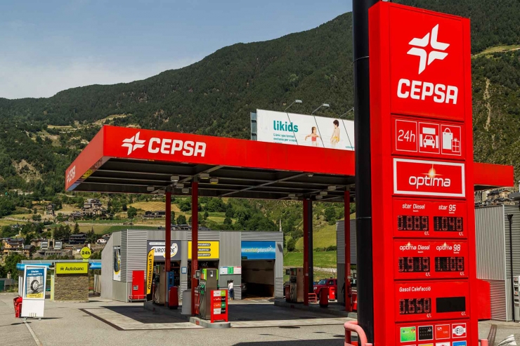 Estació de servei Cepsa al nou vial d'Encamp.