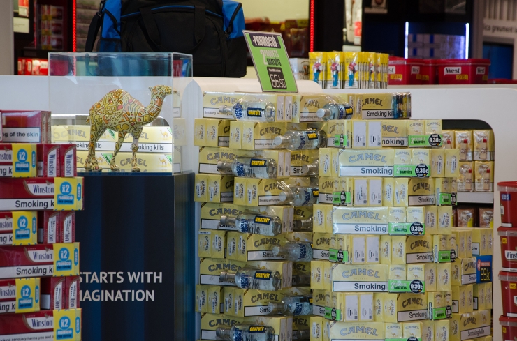 Cartrons de tabac en un centre comercial d'Andorra la Vella.