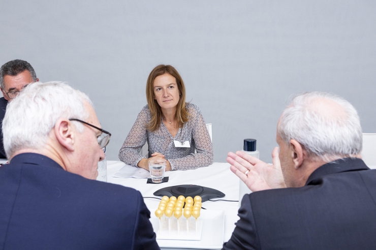 Un moment de la reunió de Calvó i Moles amb els responsables d'EDF.