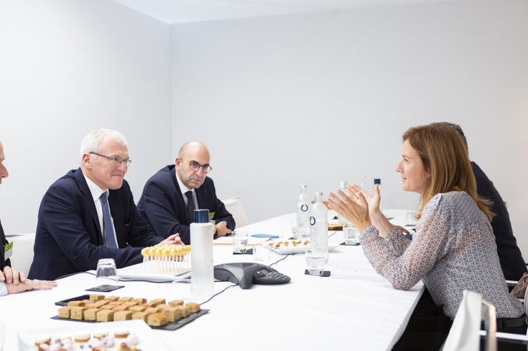 La reunió entre Sílvia Calvó i Albert Moles i els resposanbles d'EDF.