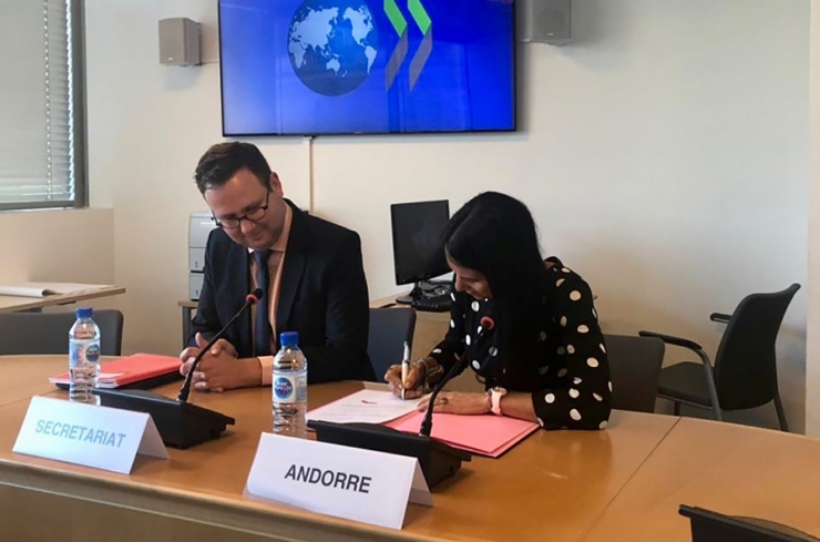 La secretària d'estat d'Afers Financers Internacionals, Claudia Cornella, ha signat aquest divendres l'acord multilateral de l'OCDE.