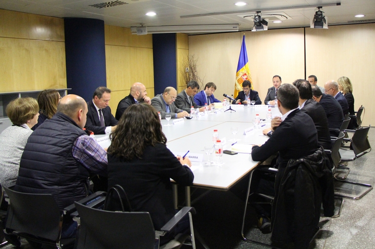 Un moment de la comissió nacional de l'habitatge.