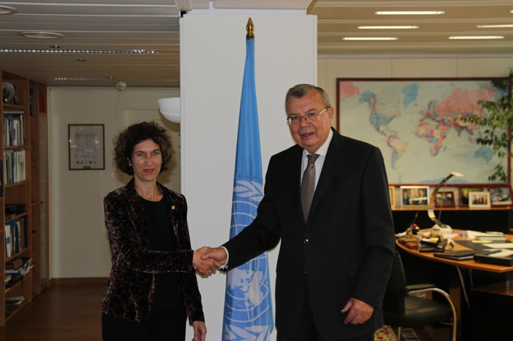 La titular d'Afers Exteriors, Maria Ubach, amb el director executiu de l'oficina de les Nacions Unides contra la droga i el delicte (UNODC) i director general de l'Oficina de les Nacions Unides a Viena (ONUV), Yury Fedotov.