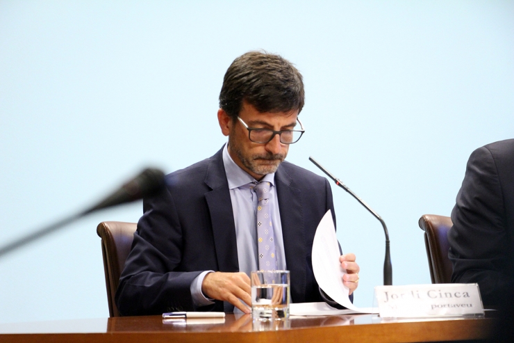 El ministre de Finances, Jordi Cinca, durant una roda de premsa.