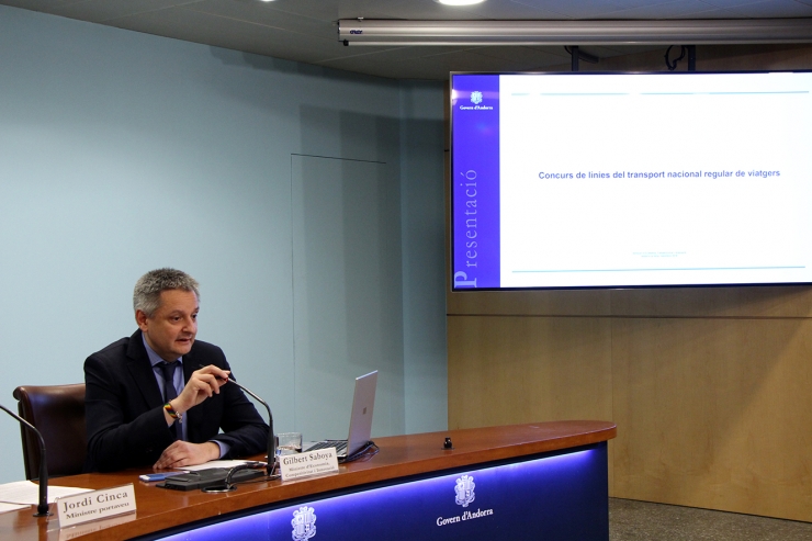 El ministre d'Economia, Competitivitat i Innovació, Gilbert Saboya, durant la presentació del nou concurs de les línies d'autobús.