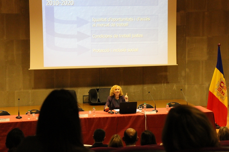 La doctora en psicologia Sara Berbel durant la seva intervenció.