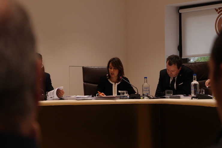 La consellera de Finances d'Andorra la Vella, Maika Nin, durant la sessió de consell de comú.