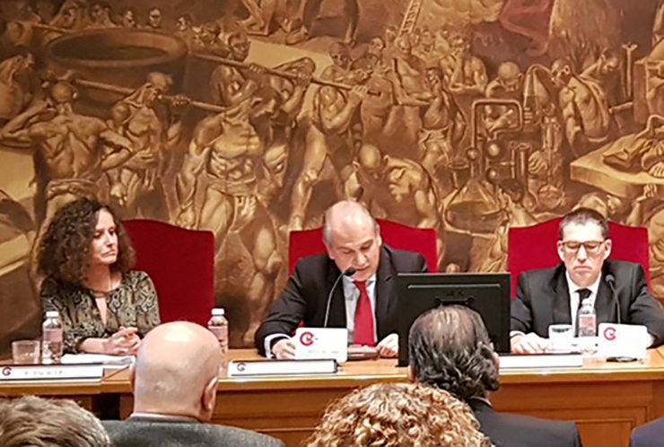 Un moment de la taula rodona amb la participació de la directora de la Cambra de Comerç, Pilar Escaler.