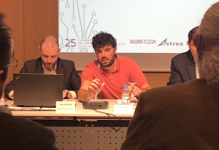 El responsable de projectes de CRM d'Andorra Telecom, Xavi Agulló (centre).