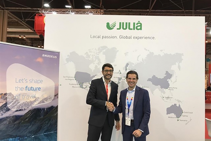 El director general del Grup Julià, Daniel Alonso, i el seu homòleg a Amadeus Travel IMS, Christian Boutin.
 
 
 