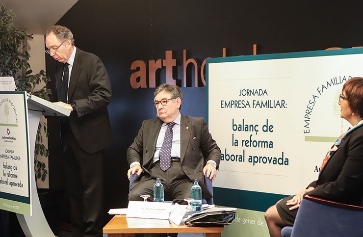 El president de l'EFA, Francesc Mora, ha inaugurat la jornada en presència dels dos ponents.