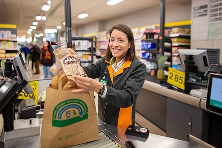 Mercadona eliminarà les bosses de plàstic per les de paper i ràfia.