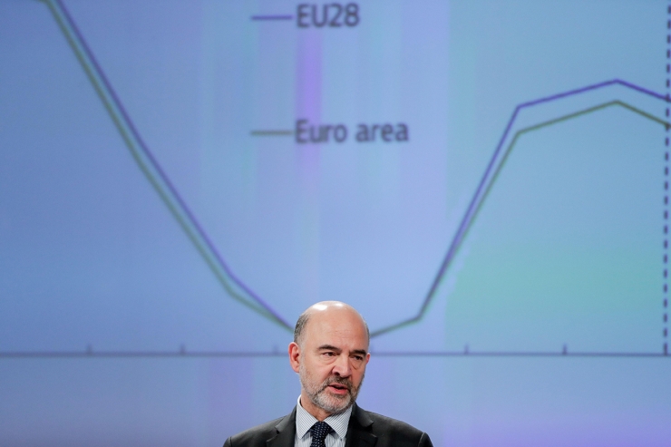 El comissari europeu d'Afers Econòmics i Financers, Pierre Moscovici, presenta les seves noves previsions de creixement i inflació per als anys 2019 i 2020 en els països de la Uniuó Europea (UE), aquest dijous, a Brussel·les (Bèlgica).