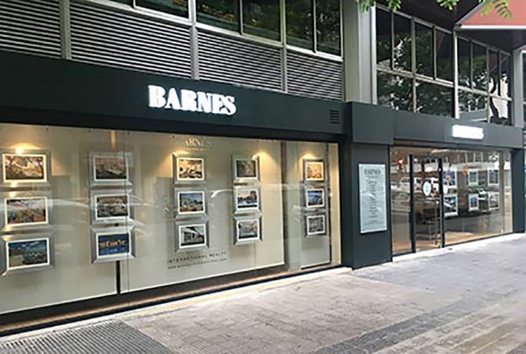 Una oficina de la immobiliària Barnes.