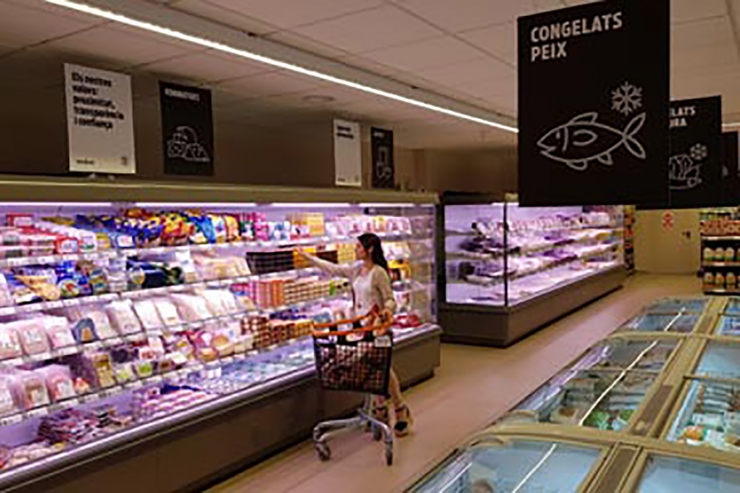 Interior d'un establiment de la cadena bonÀrea.