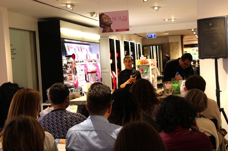 Un moment del taller que la naturòpata Pili Borra ha ofert a Pyrénées.