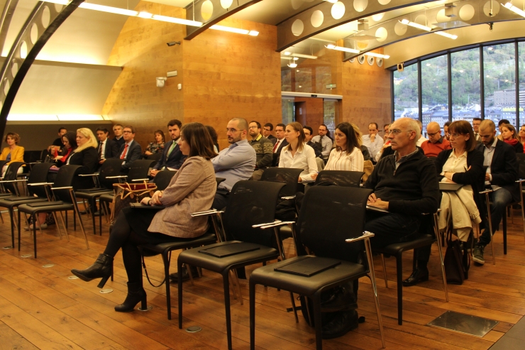 Públic que ha assistit a la conferència d'aquest dijous.