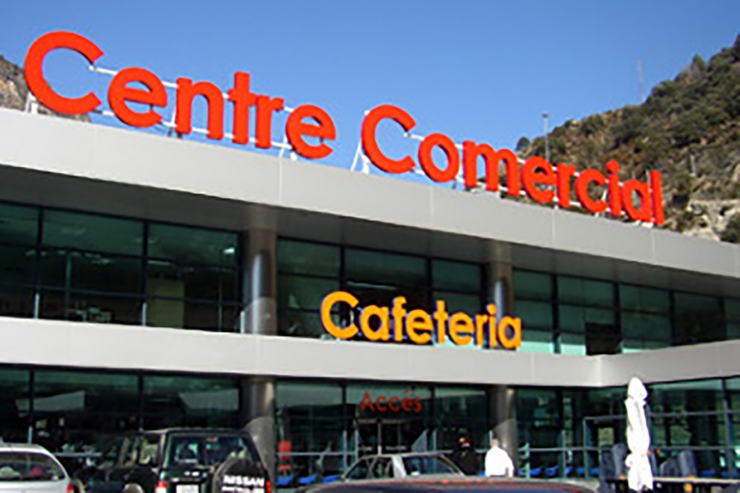 Una gran superfície comercial d'Andorra.