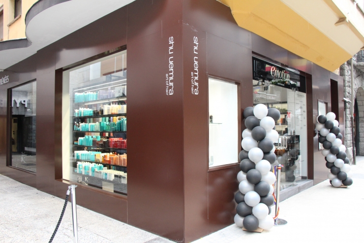 La situació del nou establiment està en els baixos dels Grans Magatzems Pyrénees