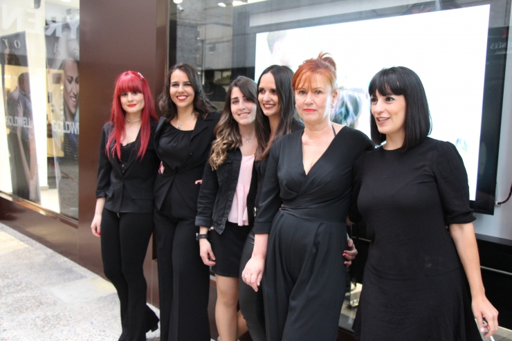 Diferents models varen desfil·lar a l'acte inaugural de l'establiment.