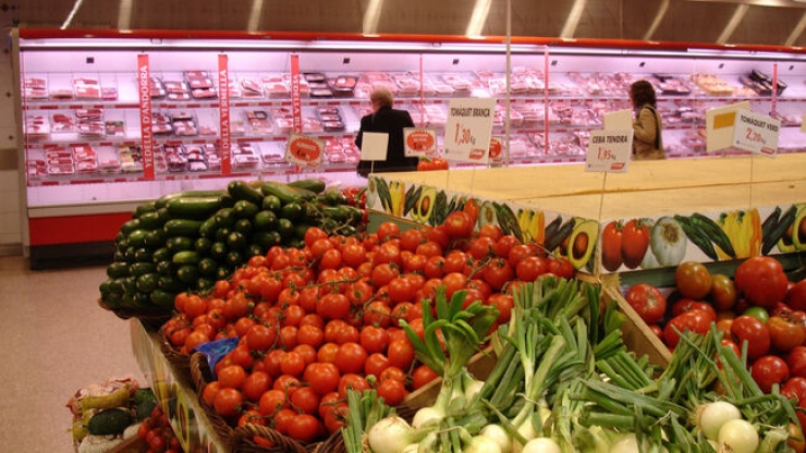 Interior d'una gran superfície comercial.