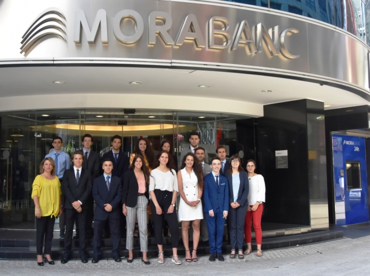 Els primers estudiants que s'han incorporat a MoraBanc.