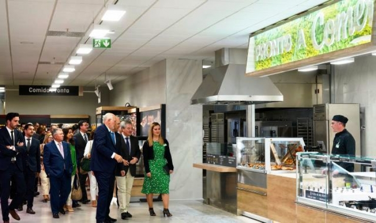 Un moment de l'acte inaugural de la botiga Mercadona a Portugal.