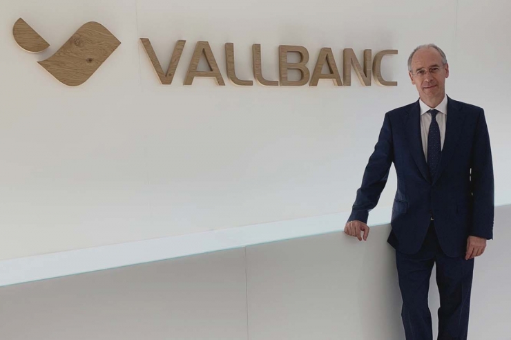 José Luís Dorado pren el relleu a Michael Christner al capdavant de Vall Banc.