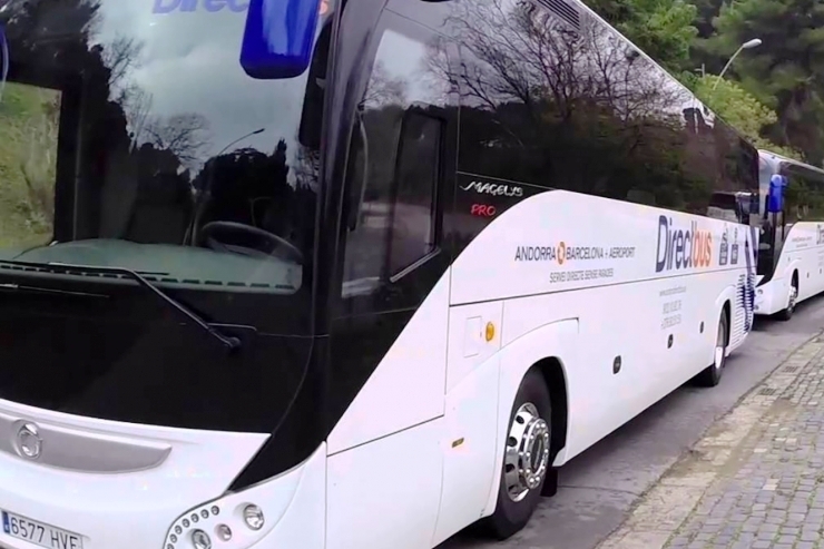 El grup Julià explota la línia d'autobusos Directbus
 
 
 