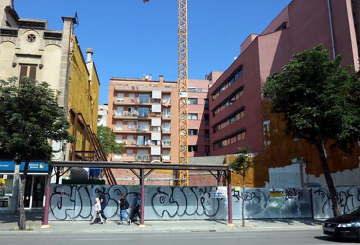 Les obres d'un edifici de nova construcció a l'avinguda Jaume I de Girona, aquest 1 de juny.