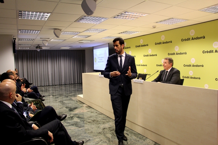 Un moment de la conferència d'Antoni Bisbal, soci director de  Crowe Andorra i especialista en l’àrea de fiscalitat i Gerardo Roca,  advocat i soci responsable del departament legal de Crowe Spain.