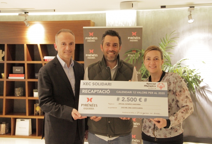 El lliurament del xec.