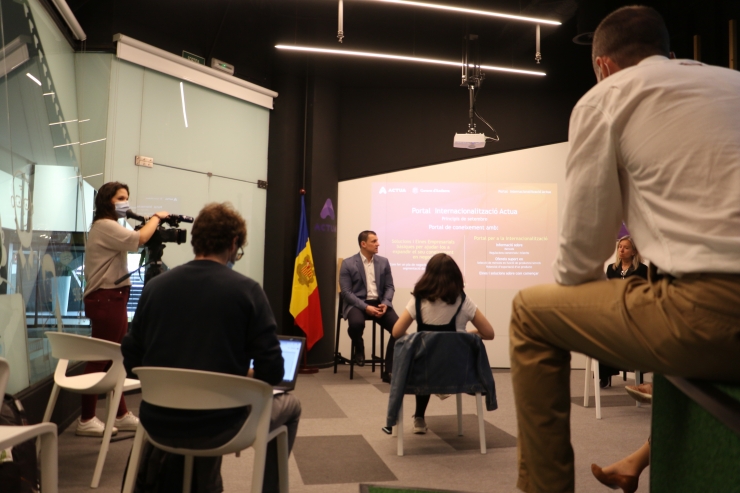 El ministre de Presidència, Economia i Empresa, Jordi Gallardo, el dia que es van presentar les ajudes.