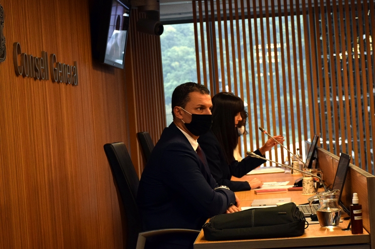 El ministre de Presidència, Economia i Empresa, Jordi Gallardo, durant la seva compareixença davant la comissió legislativa d'Economia.