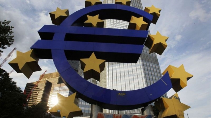 Símbol de l'euro davant de la seu del BCE, a Frankfurt.