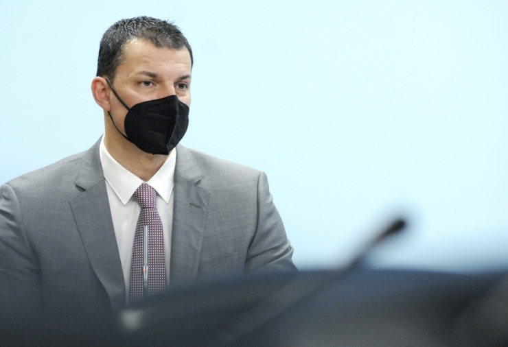 El ministre de Presidència, Economia i Empresa, Jordi Gallardo, durant la roda de premsa.