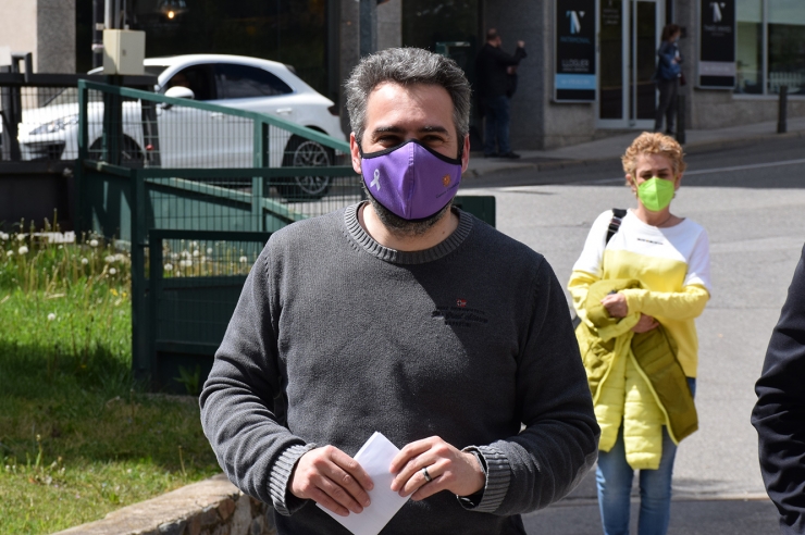El ministre de Finances, Eric Jover, moments abans de vacunar-se.