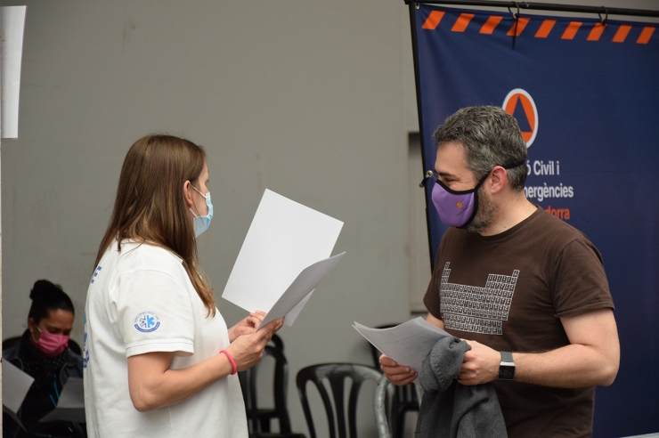 El ministre de Finances, Eric Jover, després d'haver rebut la vacuna.