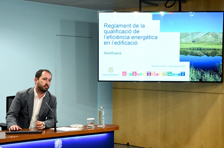 El director de l'Oficina de l'Energia i del Canvi Climàtic, Carles Miquel, durant la roda de premsa posterior al consell de ministres.