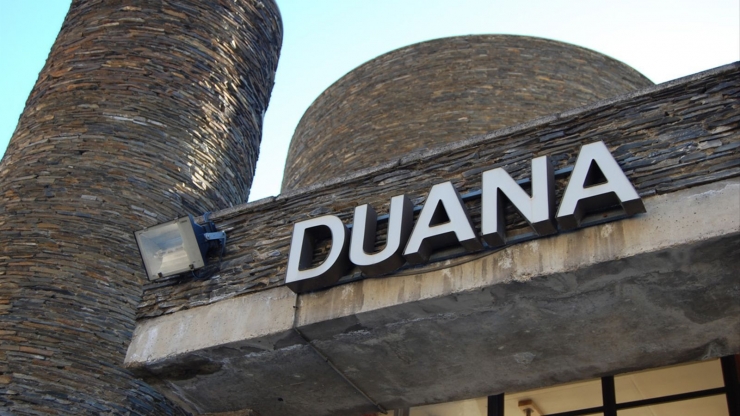 Les instal·lacions de duana a la frontera del riu Runer.