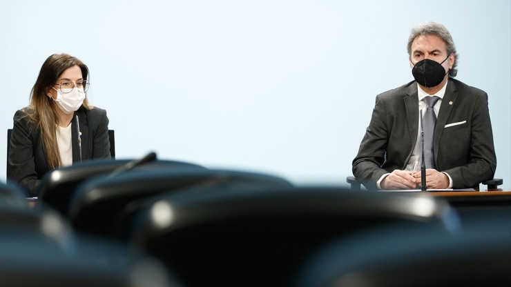 La ministra de Cultura i Esports, Sílvia Riva, i el secretari d'Estat d'Esports, Justo Ruiz.