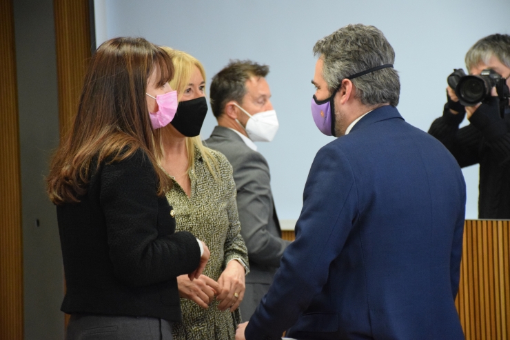 El ministre de Finances, Eric Jover, moments previs a l'inici de la comissió legislativa de Política Exterior.