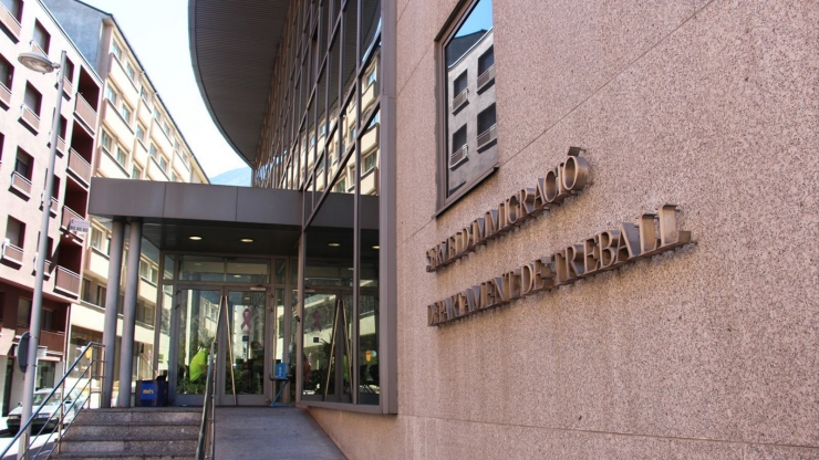 L'entrada al Servei d'Immigració.