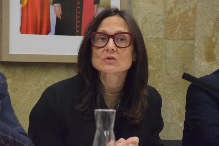 La ministra de Justícia i Interior, Ester Molné, durant la recepció als mitjans de comunicació.
